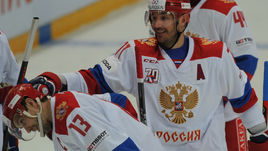 Сегодня. Москва. Россия – Финляндия – 4:3. Илья КОВАЛЬЧУК (справа) и Павел ДАЦЮК.
