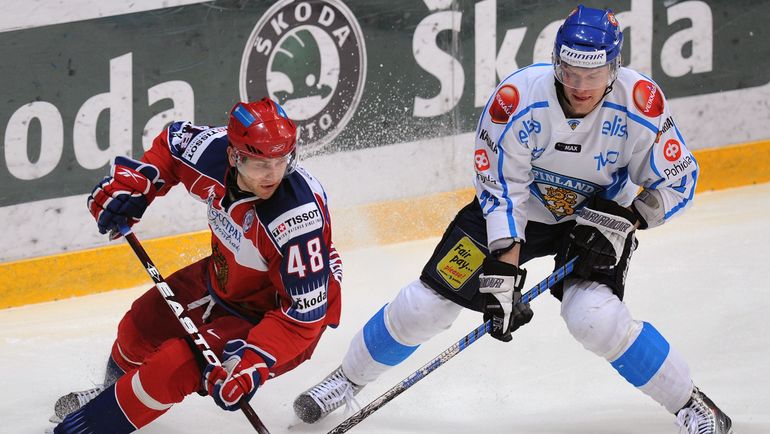 Томи САНТАЛА (справа) теперь будет играть в Магнитогорске. Фото AFP Томи САНТАЛА (справа) теперь будет играть в Магнитогорске. Фото AFP