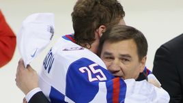 5 января 2011 года. Баффало. Канада (мол.) - Россия (мол.) - 3:5. Главный тренер нашей молодежки Валерий БРАГИН и нападающий Евгений КУЗНЕЦОВ празднуют выигрыш одного из главных трофеев нашего хоккея за последние 10 лет.