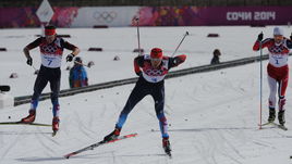 23 февраля 2014 года. Сочи. Развязка гонки Игр-2014 на 50 км. Максим ВЫЛЕГЖАНИН, Александр ЛЕГКОВ и Мартин СУНДБЮ.