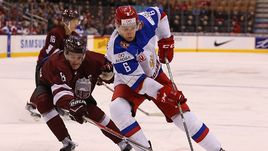 Вторник. Торонто. Латвия – Россия – 1:9. Сергей ЗБОРОВСКИЙ (№6) и Кристапс ЗИЛЕ.