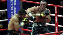 3 декабря. Москва. Мурат ГАССИЕВ (слева) против Дениса ЛЕБЕДЕВА.