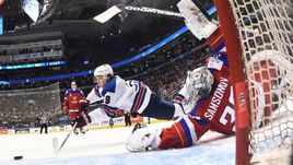 Сегодня. Торонто. Россия - США - 2:3. Нападающий сборной США Клэйто КЕЛЛЕР открывает счет.