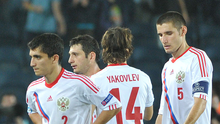 9 июня 2013 года. Тель-Авив. Россия - Голландия - 1:5. Игроки молодежной сборной России Ибрагим ЦАЛЛАГОВ, Алан ДЗАГОЕВ, Павел ЯКОВЛЕВ и Тарас БУРЛАК. Фото Татьяна ДОРОГУТИНА 9 июня 2013 года. Тель-Авив. Россия - Голландия - 1:5. Игроки молодежной сборной России Ибрагим ЦАЛЛАГОВ, Алан ДЗАГОЕВ, Павел ЯКОВЛЕВ и Тарас БУРЛАК. Фото Татьяна ДОРОГУТИНА