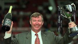 1997 год. Алекс ФЕРГЮСОН с наградой лучшему тренеру премьер-лиги-1996/97.