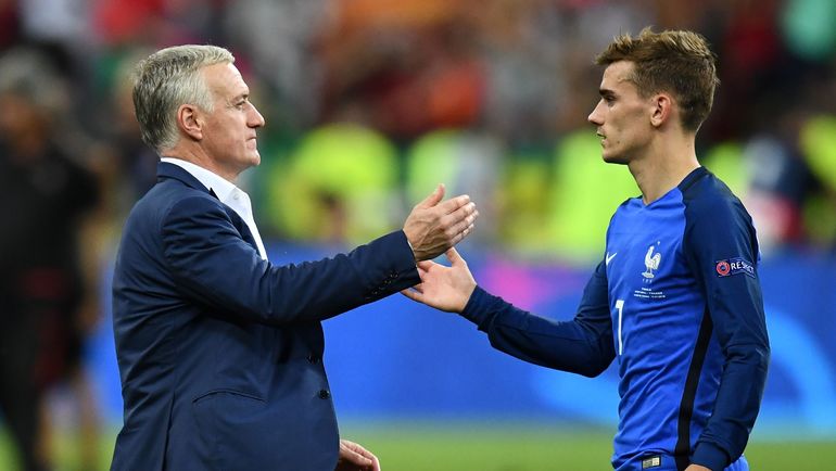 10 июля. Сен-Дени. Португалия - Франция - 1:0. Дидье ДЕШАМ и Антуан ГРИЗМАНН. Фото AFP 10 июля. Сен-Дени. Португалия - Франция - 1:0. Дидье ДЕШАМ и Антуан ГРИЗМАНН. Фото AFP