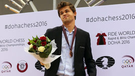 "Награждение слишком много значило для Магнуса".  Почему сорвался Карлсен