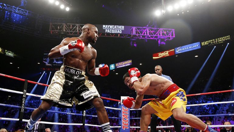 2 мая 2015 года. Лас-Вегас. Флойд МЕЙУЗЕР и Мэнни ПАКИАО. Фото AFP 2 мая 2015 года. Лас-Вегас. Флойд МЕЙУЗЕР и Мэнни ПАКИАО. Фото AFP