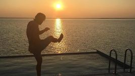 Огненный мяч Пирло и мясная вечеринка Луиза Адриану. Как отдыхают звезды