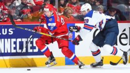 Денис ГУРЬЯНОВ (слева) в борьбе с Тэйгом ТОМПСОНОМ.