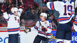 Сегодня. Монреаль. США - Россия - 4:3 Б. Американские хоккеисты празднуют взятие ворот.