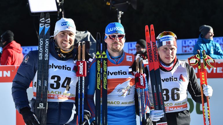 Сегодня. Тоблах. Победитель индивидуальной гонки на 10 км Сергей УСТЮГОВ (в центре), Морис МОНИФИКА (слева) и Симен Хегстад КРЮГЕР. Фото AFP Сегодня. Тоблах. Победитель индивидуальной гонки на 10 км Сергей УСТЮГОВ (в центре), Морис МОНИФИКА (слева) и Симен Хегстад КРЮГЕР. Фото AFP