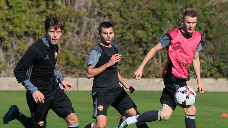 Тимур ЖАМАЛЕТДИНОВ, Георгий ЩЕННИКОВ и Александр ГОЛОВИН. Фото Валентин КОБЫЩА, ПФК ЦСКА Тимур ЖАМАЛЕТДИНОВ, Георгий ЩЕННИКОВ и Александр ГОЛОВИН. Фото Валентин КОБЫЩА, ПФК ЦСКА