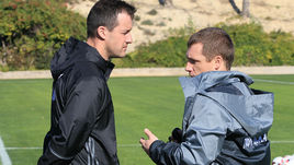 Начальник селекционного отдела Олег ЯРОВИНСКИЙ (слева) и главный тренер ЦСКА Виктор ГОНЧАРЕНКО.