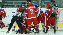 Среда. Пршеров. Россия - Чехия - 2:0. Четвертьфинал женского молодежного чемпионата мира закончился массовой дракой.