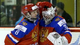 Игроки женской молодежной сборной России Светлана БОБРОВА (№8) и Валерия МЕРКУШИНА.