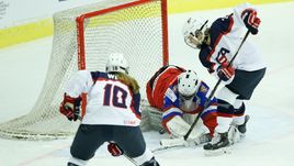 Сегодня. Пршеров. США - Россия - 6:0. Опасный момент у ворот россиянок.