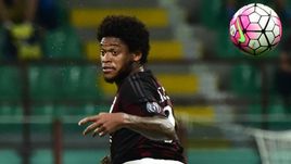 ЛУИЗ АДРИАНУ.