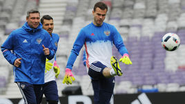 19 июня 2016 года. Тулуза. Сергей ОВЧИННИКОВ, Юрий ЛОДЫГИН и Игорь АКИНФЕЕВ на тренировке сборной России перед матчем Euro-2016 с Уэльсом.