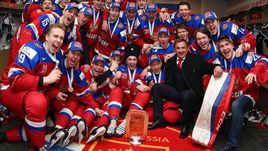 Владислав СУХАЧЕВ (справа) с партнерами по молодежной сборной.