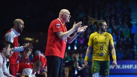 Сегодня. Нант. Бразилия - Россия - 24:28. Главный тренер российской команды Дмитрий ТОРГОВАНОВ.