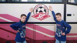 Кирилл и Дмитрий КОМБАРОВЫ в детстве.