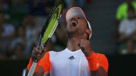 Воскресенье. Мельбурн. Миша ЗВЕРЕВ празднует победу над Энди Маррэем.