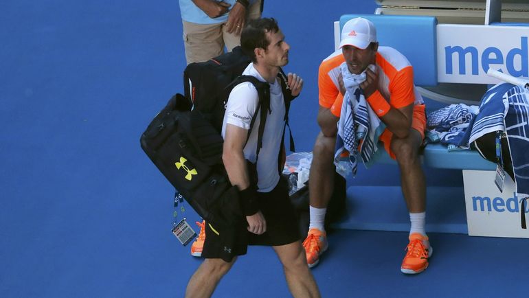 Воскресенье. Мельбурн. Энди МАРРЭЙ покидает Australian Open. Фото REUTERS Воскресенье. Мельбурн. Энди МАРРЭЙ покидает Australian Open. Фото REUTERS