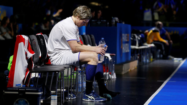 Павел АТЬМАН (№11) из-за травмы не смог помочь сборной России в матче со Словенией. Фото REUTERS Павел АТЬМАН (№11) из-за травмы не смог помочь сборной России в матче со Словенией. Фото REUTERS