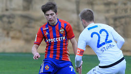 19-летний нападающий ЦСКА Тимур ЖАМАЛЕТДИНОВ (слева).
