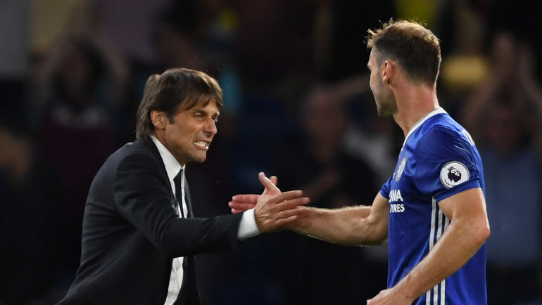 Антонио КОНТЕ и Бранислав ИВАНОВИЧ. Фото AFP Антонио КОНТЕ и Бранислав ИВАНОВИЧ. Фото AFP