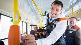 А как сами футболисты относятся к идее потолка зарплат?