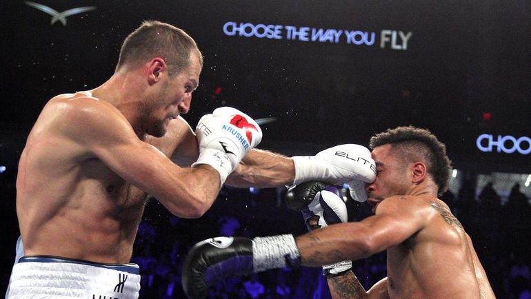 Сергей КОВАЛЕВ против Андрю УОРДА. Фото AFP Сергей КОВАЛЕВ против Андрю УОРДА. Фото AFP