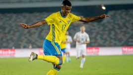 Нападающего сборной Швеции и дортмундской "Боруссии" Александера ИСАКА часто сравнивают со Златаном ИБРАГИМОВИЧЕМ.