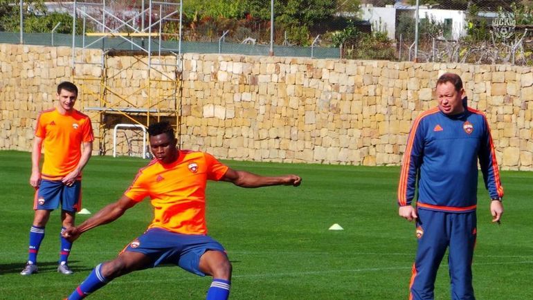 Алан ДЗАГОЕВ, Аарон ОЛАНАРЕ и Леонид СЛУЦКИЙ. Фото Роман ЛЯХОВЕНКО, ПФК ЦСКА Алан ДЗАГОЕВ, Аарон ОЛАНАРЕ и Леонид СЛУЦКИЙ. Фото Роман ЛЯХОВЕНКО, ПФК ЦСКА