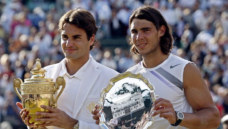 8 июля 2007 года. Лондон. Роджер ФЕДЕРЕР (слева) в пяти сетах переиграл Рафаэля НАДАЛЯ в финале Уимблдона. Фото REUTERS 8 июля 2007 года. Лондон. Роджер ФЕДЕРЕР (слева) в пяти сетах переиграл Рафаэля НАДАЛЯ в финале Уимблдона. Фото REUTERS