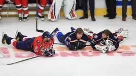 Сегодня. Лос-Анджелес. Александр ОВЕЧКИН, Владимир ТАРАСЕНКО и Сергей БОБРОВСКИЙ.