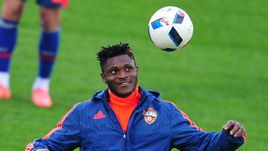 Аарон ОЛАНАРЕ.