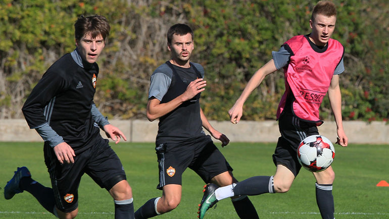 Тимур ЖАМАЛЕТДИНОВ, Георгий ЩЕННИКОВ, Александр ГОЛОВИН. Фото Валентин КОБЫЩА, ПФК ЦСКА Тимур ЖАМАЛЕТДИНОВ, Георгий ЩЕННИКОВ, Александр ГОЛОВИН. Фото Валентин КОБЫЩА, ПФК ЦСКА