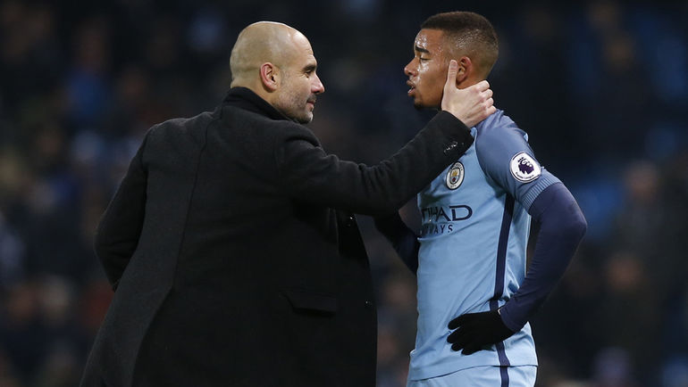 ГАБРИЭЛ ЖЕЗУС (справа) и Хосеп ГВАРДЬОЛА. Фото REUTERS ГАБРИЭЛ ЖЕЗУС (справа) и Хосеп ГВАРДЬОЛА. Фото REUTERS