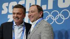 Президент ИИХФ Рене ФАЗЕЛЬ (слева) и комиссар НХЛ Гэри Беттмэн.