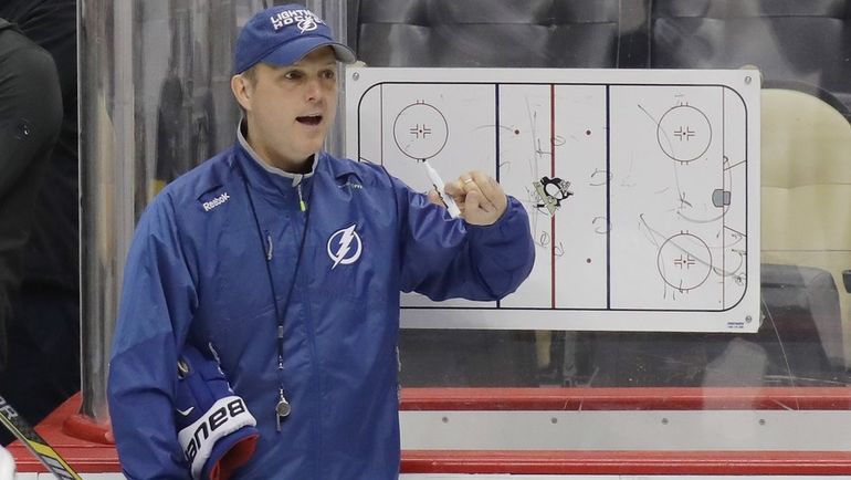 Джон КУПЕР: есть что-то новое? Фото AFP Джон КУПЕР: есть что-то новое? Фото AFP