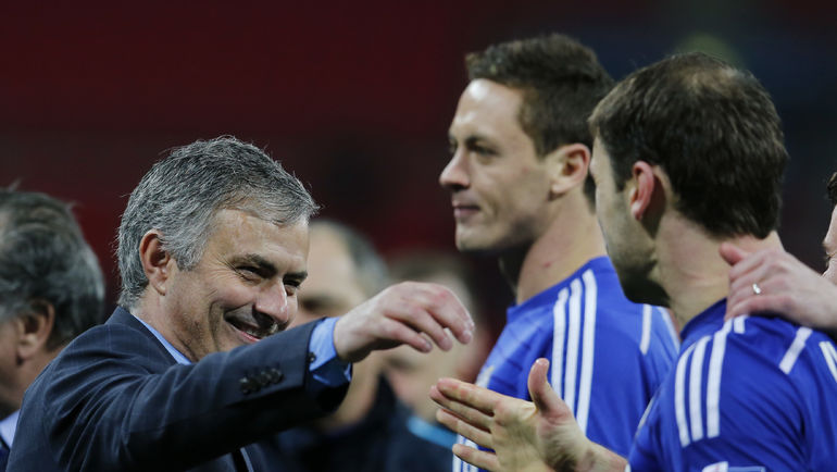 Жозе МОУРИНЬЮ и Бранислав ИВАНОВИЧ. Фото REUTERS Жозе МОУРИНЬЮ и Бранислав ИВАНОВИЧ. Фото REUTERS