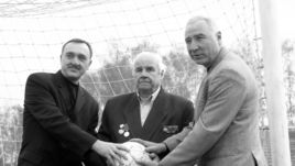 2001 год. Виктор (слева), Виктор Гаврилович (в центре) и Вячеслав ЧАНОВЫ.