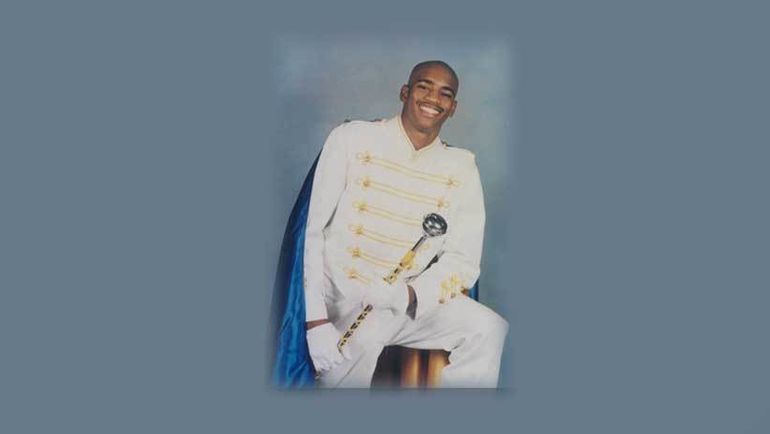 Винс КАРТЕР в школе в костюме тамбурмажора. Фото vincecarter15.com Винс КАРТЕР в школе в костюме тамбурмажора. Фото vincecarter15.com