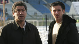 8 марта 2006 года. Москва. Капитан сборной России Алексей СМЕРТИН и его агент Паулу БАРБОЗА.