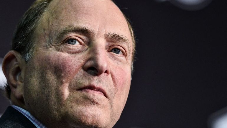 Вот только главный комиссар НХЛ Гэри БЕТТМЭН, например, может оставить столичную команду без домашних матчей. Фото AFP Вот только главный комиссар НХЛ Гэри БЕТТМЭН, например, может оставить столичную команду без домашних матчей. Фото AFP