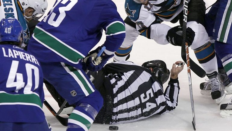 На льду - Грег ДЕВОРСКИ. Фото REUTERS На льду - Грег ДЕВОРСКИ. Фото REUTERS