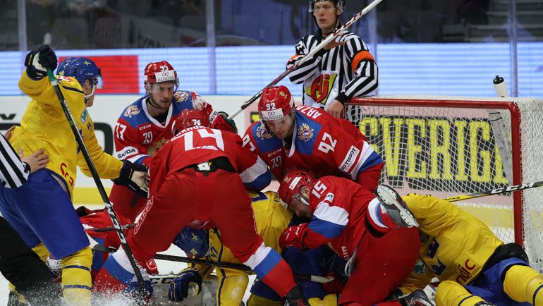 Опасный момент у ворот сборной России. Фото AFP Опасный момент у ворот сборной России. Фото AFP