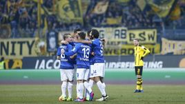 Берегись аутсайдера! "Байер" побеждает "Айнтрахт", Дортмунд уступает "Дармштадту"